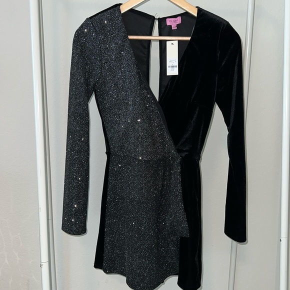 NWT. NEVER WORN. Open back long sleeve romper. - Picture 2 of 8